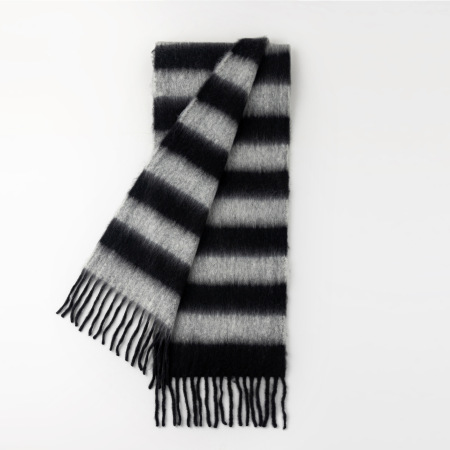 Écharpes d'hiver en polyester à rayures quotidiennes et pompons, coloris assortis, collection Simple Series.