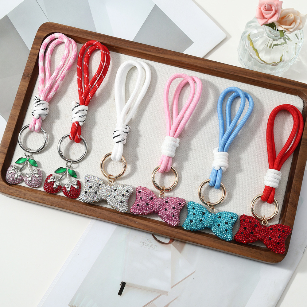 Porte-Clés Luxueux En Alliage, Orné De Strass Et D'Un Nœud Papillon À Pois Cerise. Image3