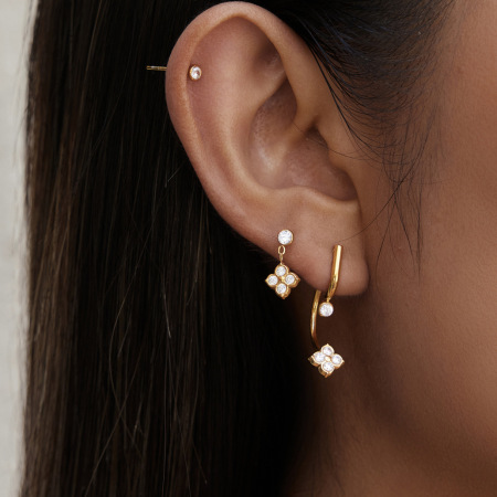 Boucles d'oreilles élégantes Clover en acier inoxydable étanche couleur or avec zircon pour femmes 2
