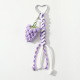 Un porte-clés en forme de raisin violet clair 
