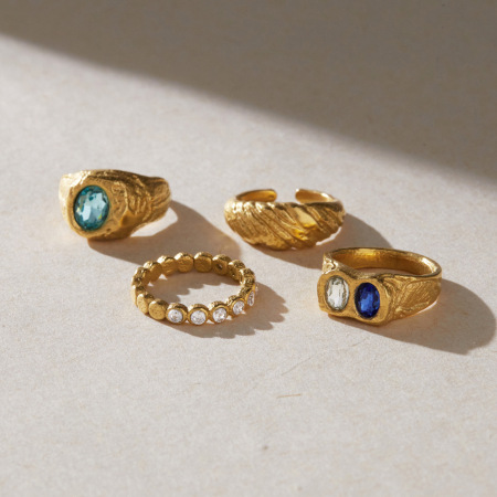Bagues pour femmes en acier inoxydable doré, style rétro, étanches, serties de zircon et ornées de pierres précieuses. Collection Luxueuse.