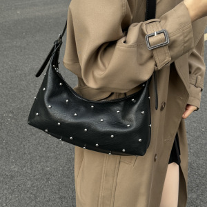 Sacs À Bandoulière Carrés Pour Femmes, Style Streetwear, Ornés De Clous Métalliques Et De Rivets, Couleur Unie, En Pu De Qualité Supérieure. h5 Image5