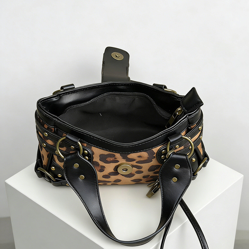 Sacs À Main Carrés Pour Femmes En Pu, Style Streetwear, Avec Quincaillerie Métallique, Patchwork Imprimé Clouté Et Imprimé Léopard, Fermoir À Rivets. Image4