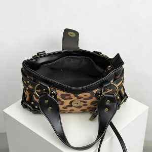 Sacs À Main Carrés Pour Femmes En Pu, Style Streetwear, Avec Quincaillerie Métallique, Patchwork Imprimé Clouté Et Imprimé Léopard, Fermoir À Rivets. h5 Image4