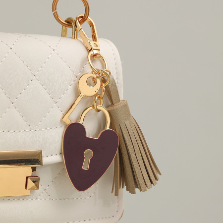 Porte-clés pompon en forme de cœur, série simple, avec cadenas et breloques pour sac en PU