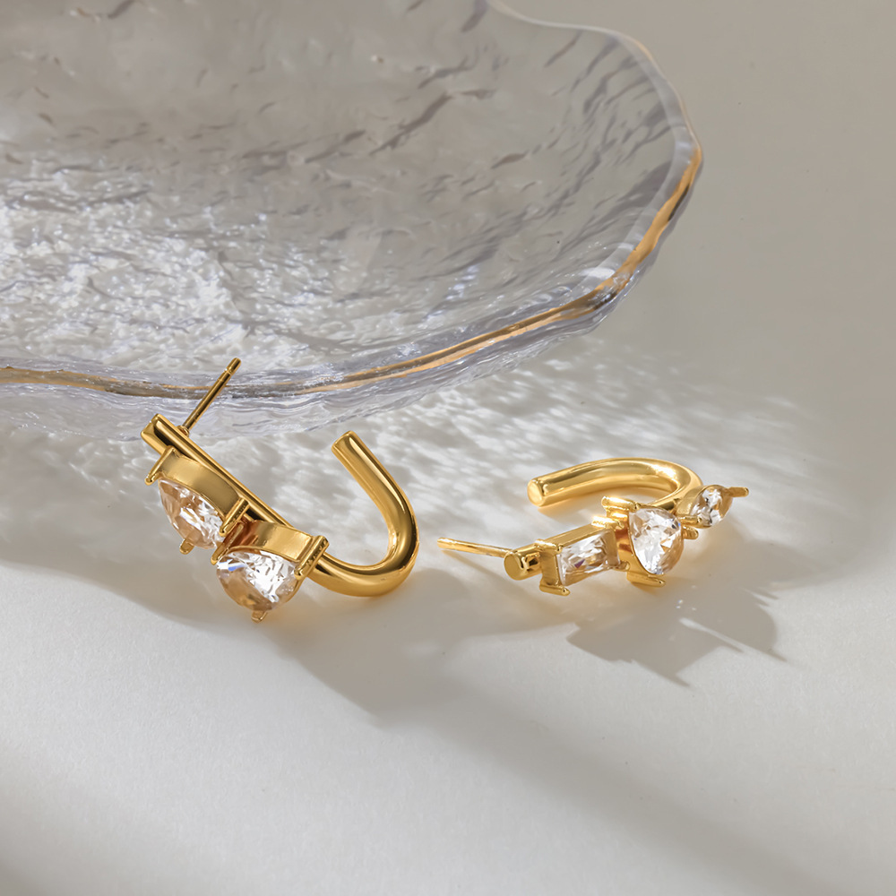 Boucles D'Oreilles Puces Pour Femmes Simple Series Daily Droplet En Acier Inoxydable Étanche Couleur Or Et Zircon Image4