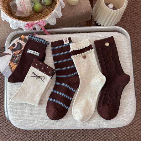 Chaussettes Mi-Mollet À Rayures Et Carreaux Style Preppy, Légèrement Rebondissantes, Avec Motif Cœur Et Contraste De Couleurs. 2
