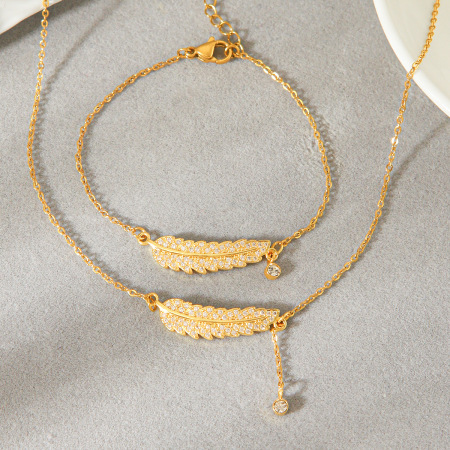 Colliers pendentifs pour femmes Simple Series Daily Feather en acier inoxydable étanche couleur or avec zircon