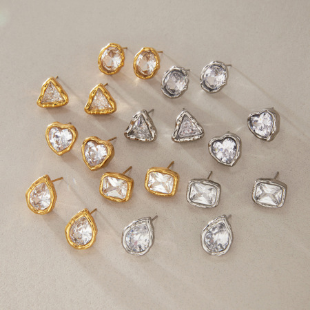 Boucles d'oreilles puces pour femmes, forme géométrique simple en forme de cœur, en acier inoxydable étanche et zircon. 2
