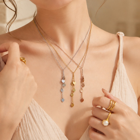 Collier pendentif femme Simple Series Elegant Figure Chain en acier inoxydable étanche couleur or