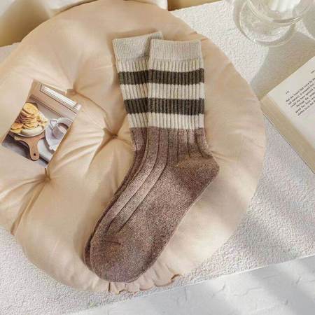 Chaussettes mi-mollet à rayures basiques et contraste de couleurs pour femmes, légèrement rebondissantes 2