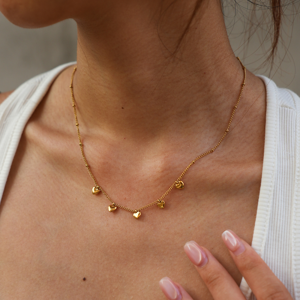 Colliers Pendentifs Pour Femmes Simple Series Daily Heart En Acier Inoxydable Étanche Couleur Or Image2