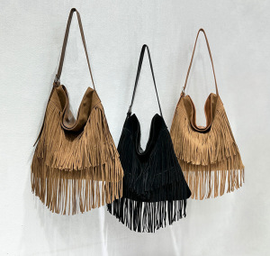 Sacs À Bandoulière Carrés Pour Femmes En Daim Uni À Pompons Style Bohème h5 Image5