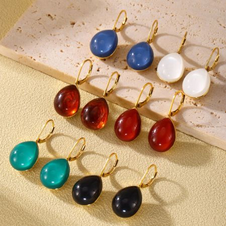 Boucles d'oreilles pendantes pour femmes, style rétro, en acier inoxydable, couleur or, étanches, collection Simple Series.