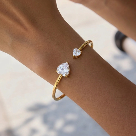 Bracelet manchette pour femme en acier inoxydable doré, orné d'un zircon en forme de cœur