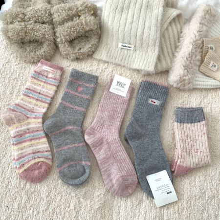 Chaussettes mi-mollet en laine à rayures basiques et à carreaux pour femmes, avec motif cœur et contraste de couleurs