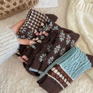 Chaussettes Mi-Mollet En Laine À Rayures Ethniques, À Carreaux Et À Blocs De Couleurs Contrastées, Avec Petits Motifs Floraux h5 Image5