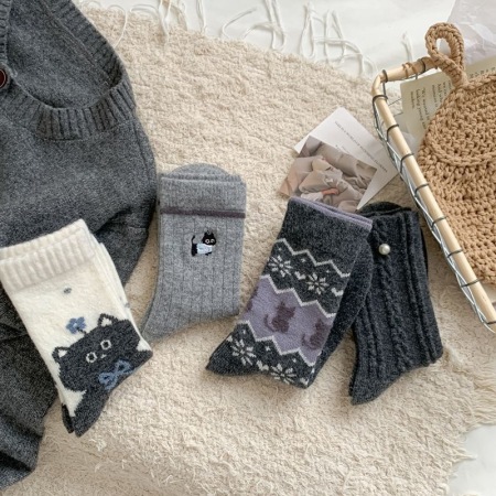 Chaussettes mi-mollet élégantes en laine unie à motifs animaliers pour femmes 2