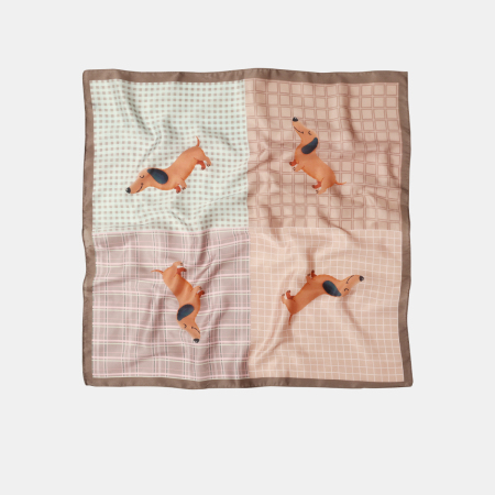 Bandana pour femme en polyester à carreaux avec un adorable teckel 2
