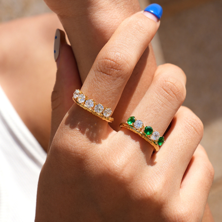 Bagues en acier inoxydable étanches couleur or avec zircon, forme irrégulière, collection Simple Series, pour un usage quotidien. Elles sont ornées de zircon et sont conçues pour un usage quotidien.