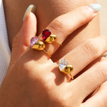 Bagues Simple Series Daily Heart en acier inoxydable étanche couleur or avec zircon.