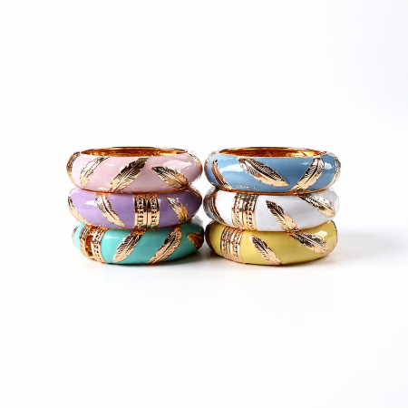 Bracelets pour femmes en alliage d'or, émail et plumes élégantes de la série classique