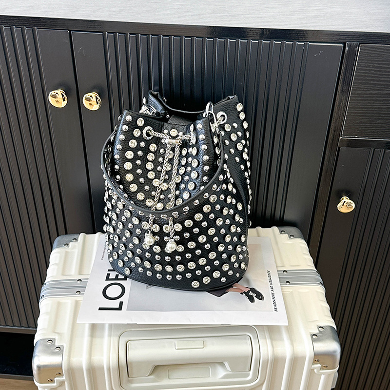 Sacs À Main Seau Pour Femmes En Pu À Rivets, Style Streetwear, Couleur Unie Image5