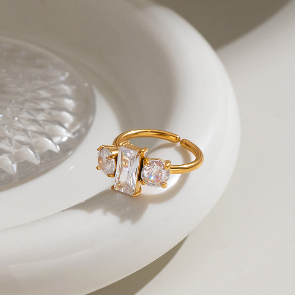 Bagues En Acier Inoxydable Étanches Avec Zircon De Forme Géométrique Et Pierre Précieuse Couleur Or Image2