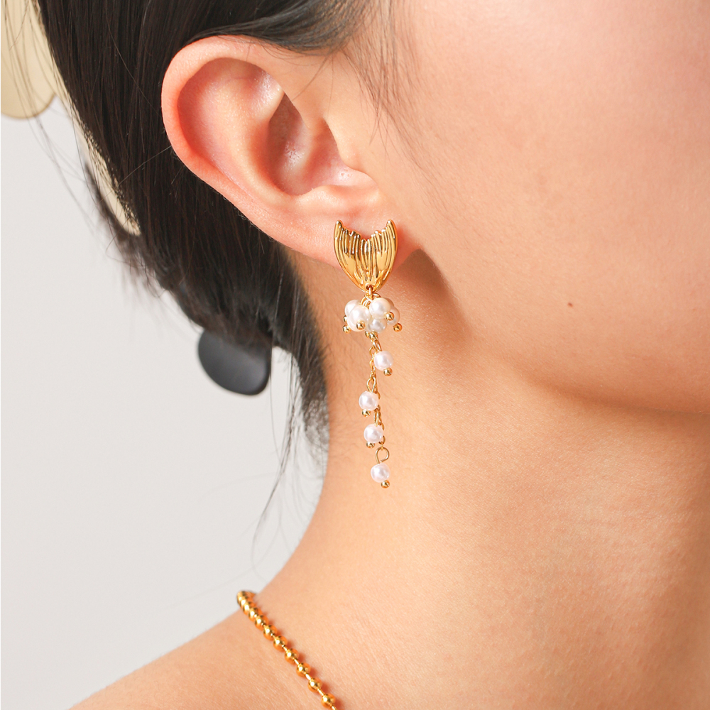 Boucles D'Oreilles Puces Pour Femmes, Modèle Simple Series Daily Tassel Fish, En Acier Inoxydable, Couleur Or, Imperméables, Avec Perles Artificielles. Image6