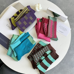 Chaussettes Mi-Mollet Pour Femmes, Légèrement Rebondissantes, À Rayures Décontractées, À Carreaux Bicolores Et À Blocs De Couleurs Contrastés. h5 Image5