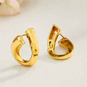Boucles D'Oreilles Créoles Pour Femmes, En Acier Inoxydable Uni Couleur Or, Étanches, De La Collection Simple Series h5 Image3