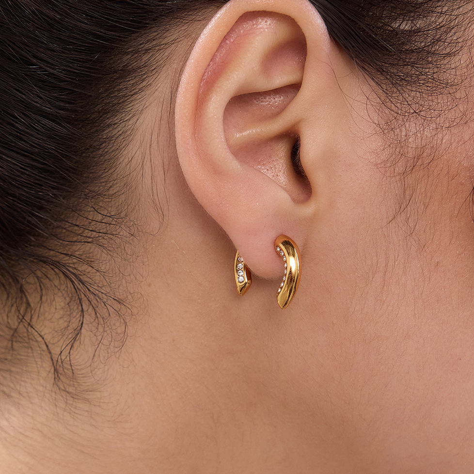 Boucles D'Oreilles Puces Pour Femmes Simple Series Daily Circle En Acier Inoxydable Étanche Couleur Or Avec Zircon Image2