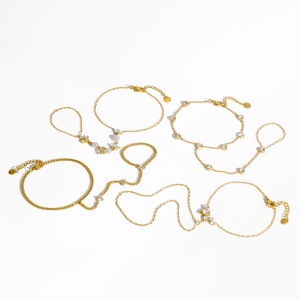 Chaîne De Main Pour Femme En Acier Inoxydable Doré Avec Pendentif Cœur Et Fleur Et Strass h5 Image3