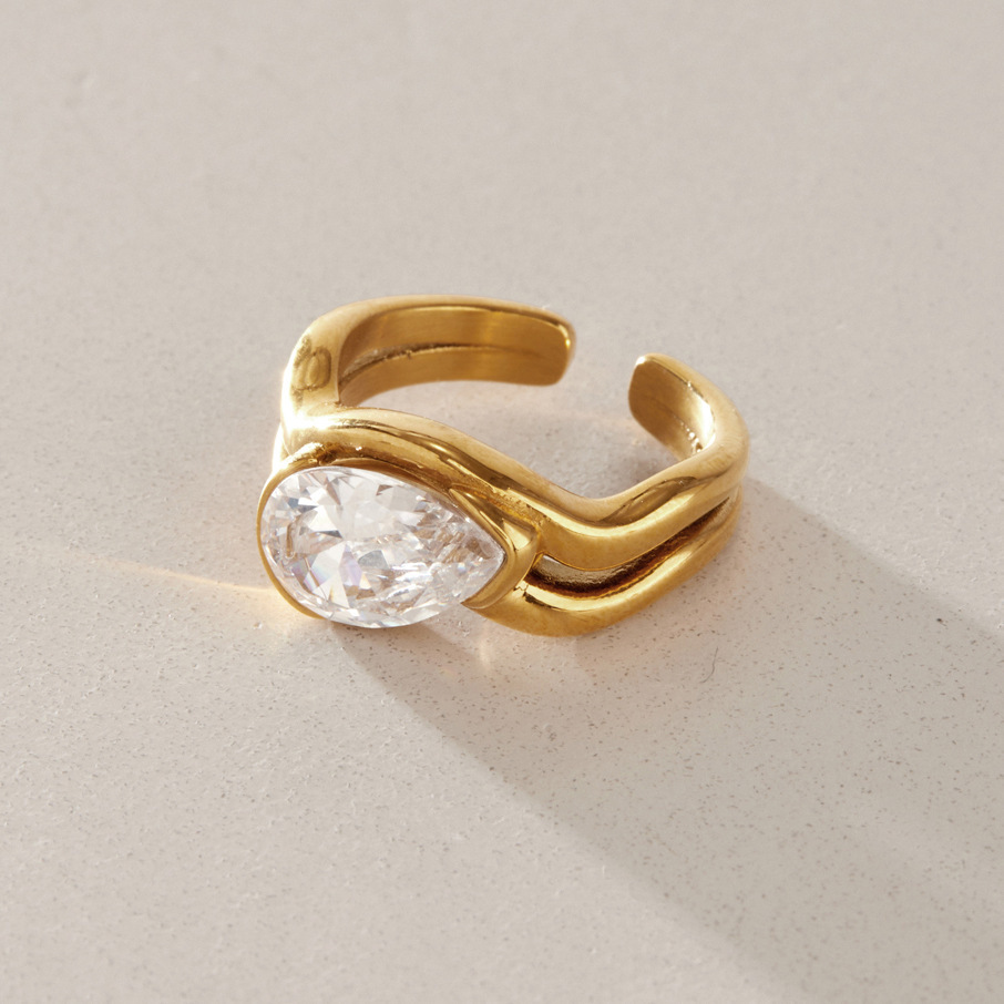 Bagues Pour Femmes En Acier Inoxydable Doré, Étanches, Serties De Zircon Et Ornées D'Une Goutte D'Eau, Collection Luxe Simple Droplet. Image2