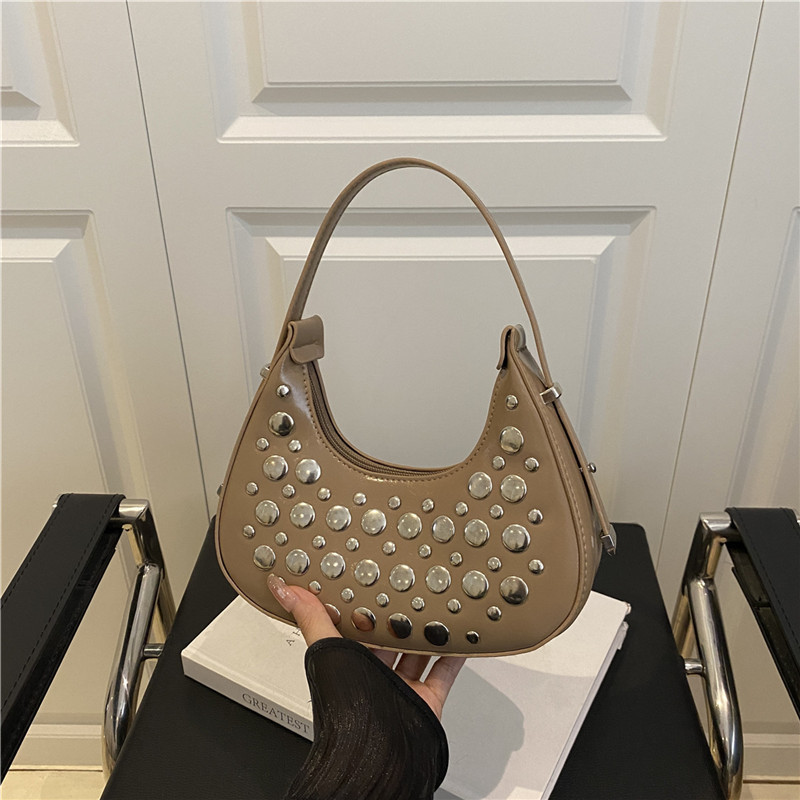 Sacs Bandoulière Femme Style Streetwear Avec Rivets Métalliques Et Clous, Couleur Unie, En Pu. Image3