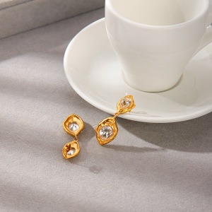 Boucles D'Oreilles Puces Pour Femmes Simple Series Daily Droplet En Acier Inoxydable Étanche Couleur Or Et Zircon h5 Image6