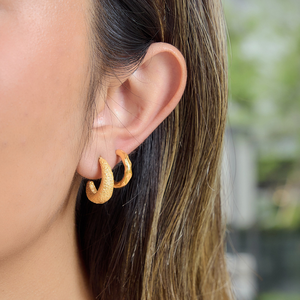 Boucles D'Oreilles Pendantes Pour Femme, Style Rétro, Forme Irrégulière, Motif Martelé, Acier Inoxydable, Couleur Or, Étanches. Collection Simple. Image4
