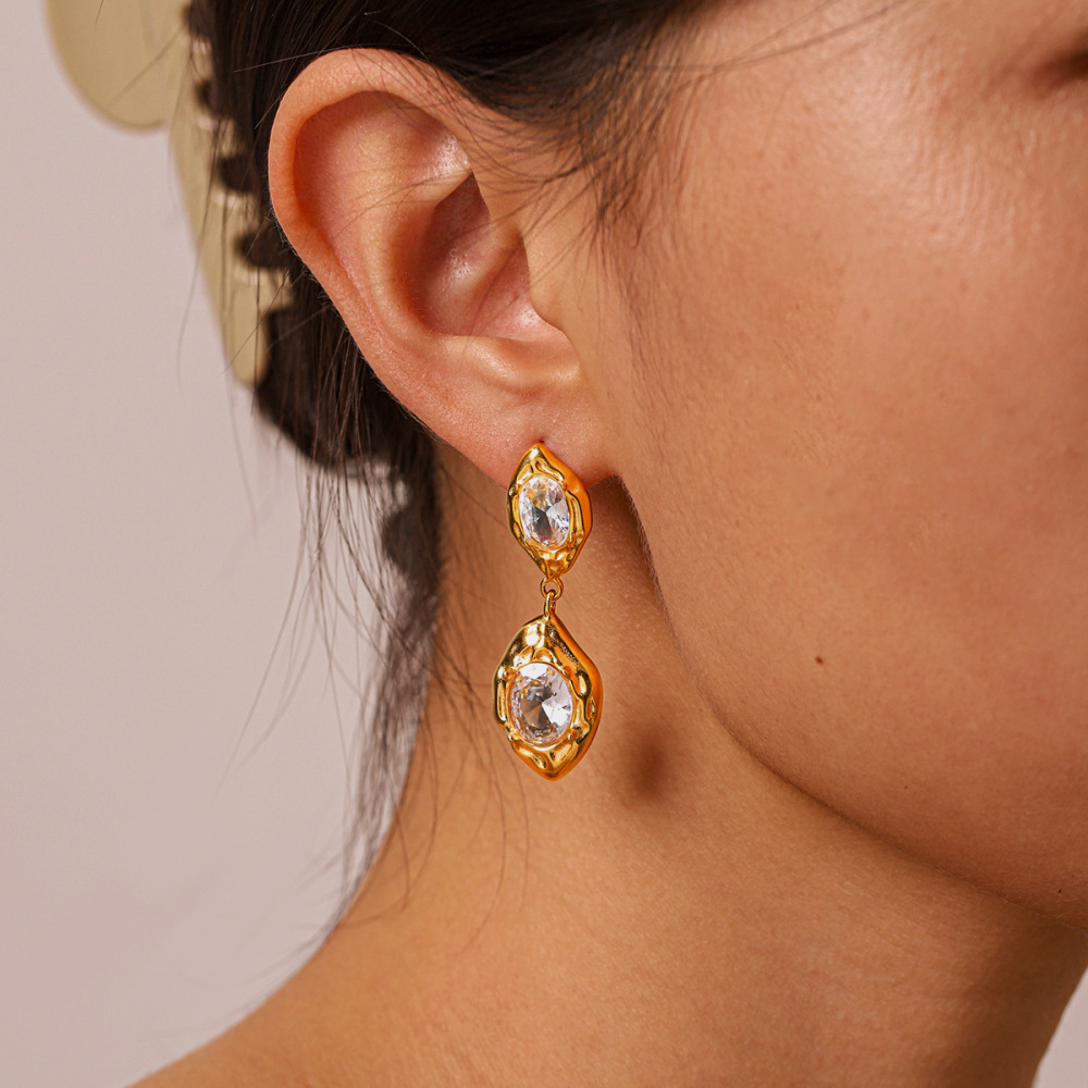Boucles D'Oreilles Puces Pour Femmes Simple Series Daily Droplet En Acier Inoxydable Étanche Couleur Or Et Zircon h5Image5