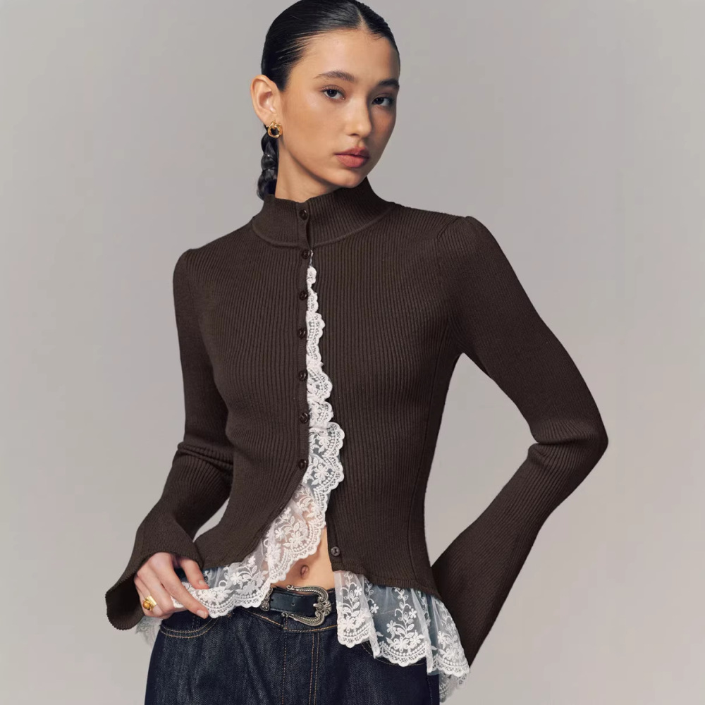 Cardigan Fin Élégant En Maille Unie À Boutons Et Empiècements En Dentelle Image4