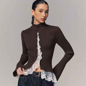 Cardigan Fin Élégant En Maille Unie À Boutons Et Empiècements En Dentelle h5 Image4