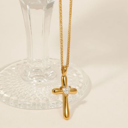Colliers Pendentifs Pour Femmes En Forme De Cœur Et Croix, En Acier Inoxydable Étanche, Couleur Or Et Zircon. 2