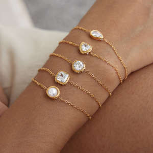 Bracelet À Breloques Pour Femme En Acier Inoxydable Étanche, Forme Géométrique Simple En Forme De Cœur, Couleur Or, Avec Zircon. h5 Image4