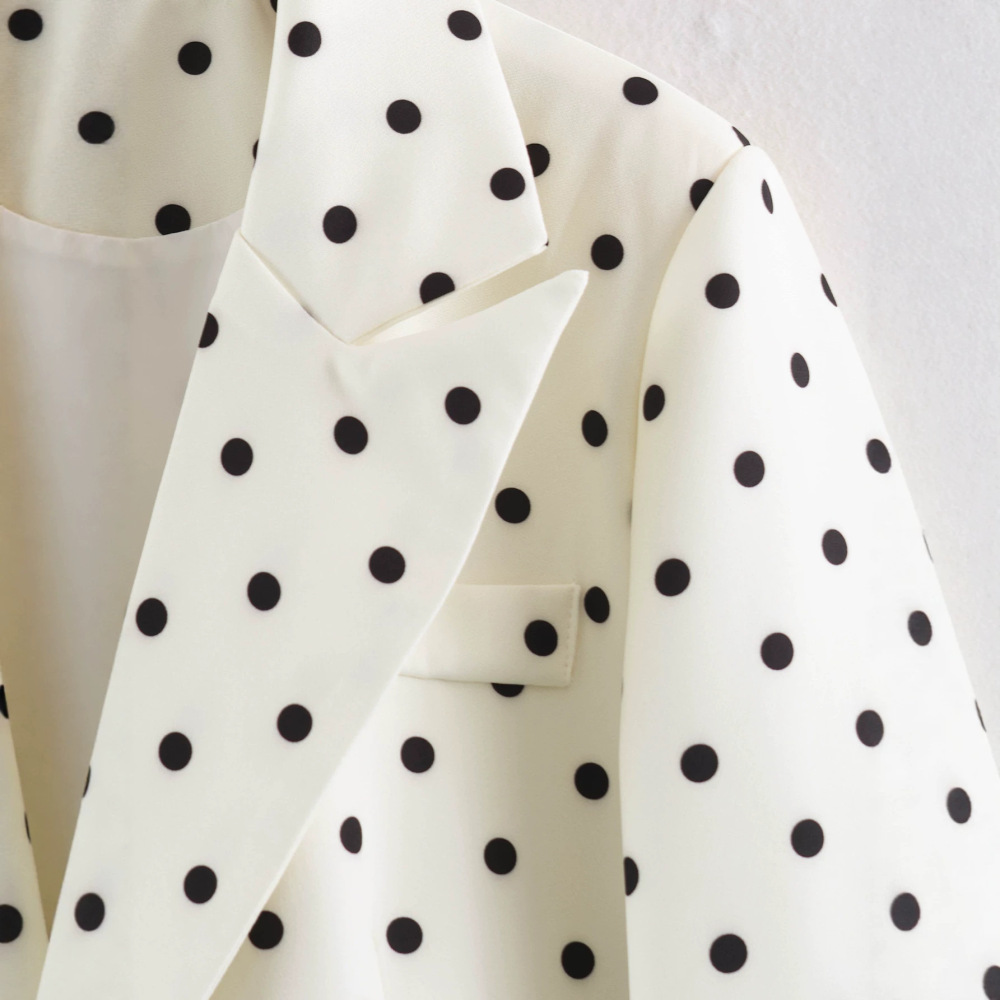 Vestes Et Manteaux Élégants À Pois, Coupe Ajustée Et Boutons Image4