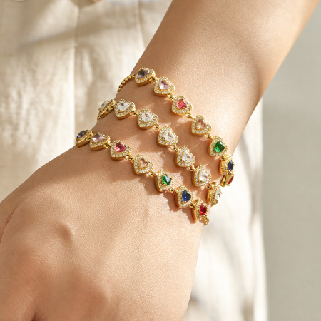 Bracelet Chaîne Pour Femme, Élégant Et Raffiné, Orné D'Un Motif Patchwork En Forme De Cœur, En Acier Inoxydable Étanche Et Zircon Doré. 2