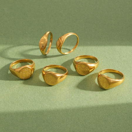 Bague Chevalière En Acier Inoxydable Étanche Couleur Or Avec Motif Soleil Et Croix