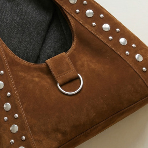 Sacs Bandoulière Femme Style Décontracté Avec Détails Métalliques, Clous Et Rivets En Daim Uni h5 Image9