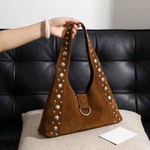 Sacs Bandoulière Femme Style Décontracté Avec Détails Métalliques, Clous Et Rivets En Daim Uni h5 Image2