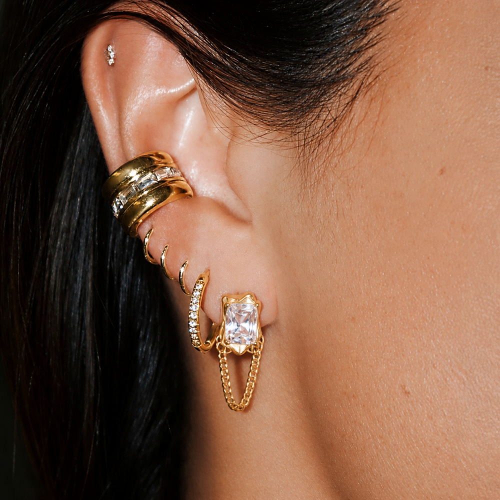 Boucles D'Oreilles Puces Pour Femmes, Forme Géométrique Simple Avec Pompon, Acier Inoxydable Étanche, Couleur Or Et Zircon. Image2