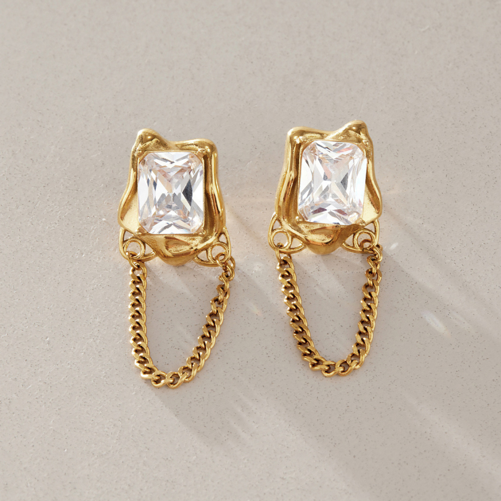 Boucles D'Oreilles Puces Pour Femmes, Forme Géométrique Simple Avec Pompon, Acier Inoxydable Étanche, Couleur Or Et Zircon. Image5