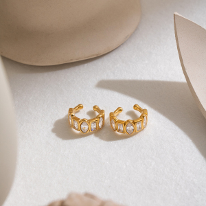 Boucles D'Oreilles Manchette Pour Femmes En Acier Inoxydable Étanche Couleur Or Et Zircon h5 Image5